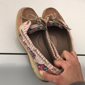 Sperry boat shoe with flower